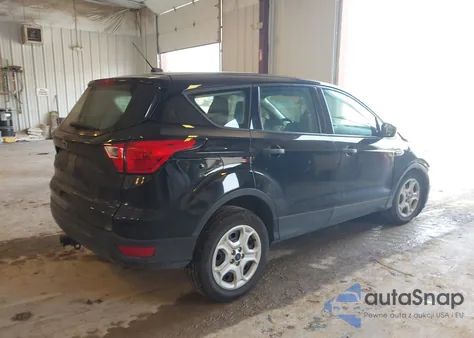 2019 Ford Escape S z USA, uszkodzony, nr VIN 1FMCU0F70KUA12338